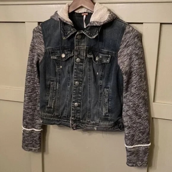 Free People Distressed Denim Jean Jacket W/ Knit Sleeves & Hood Black Size Small - Picture 5 of 11
